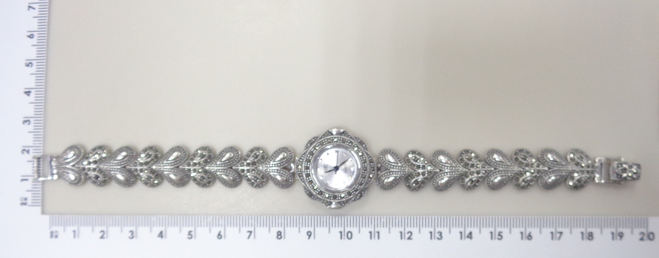 Серебряные часы с марказитами